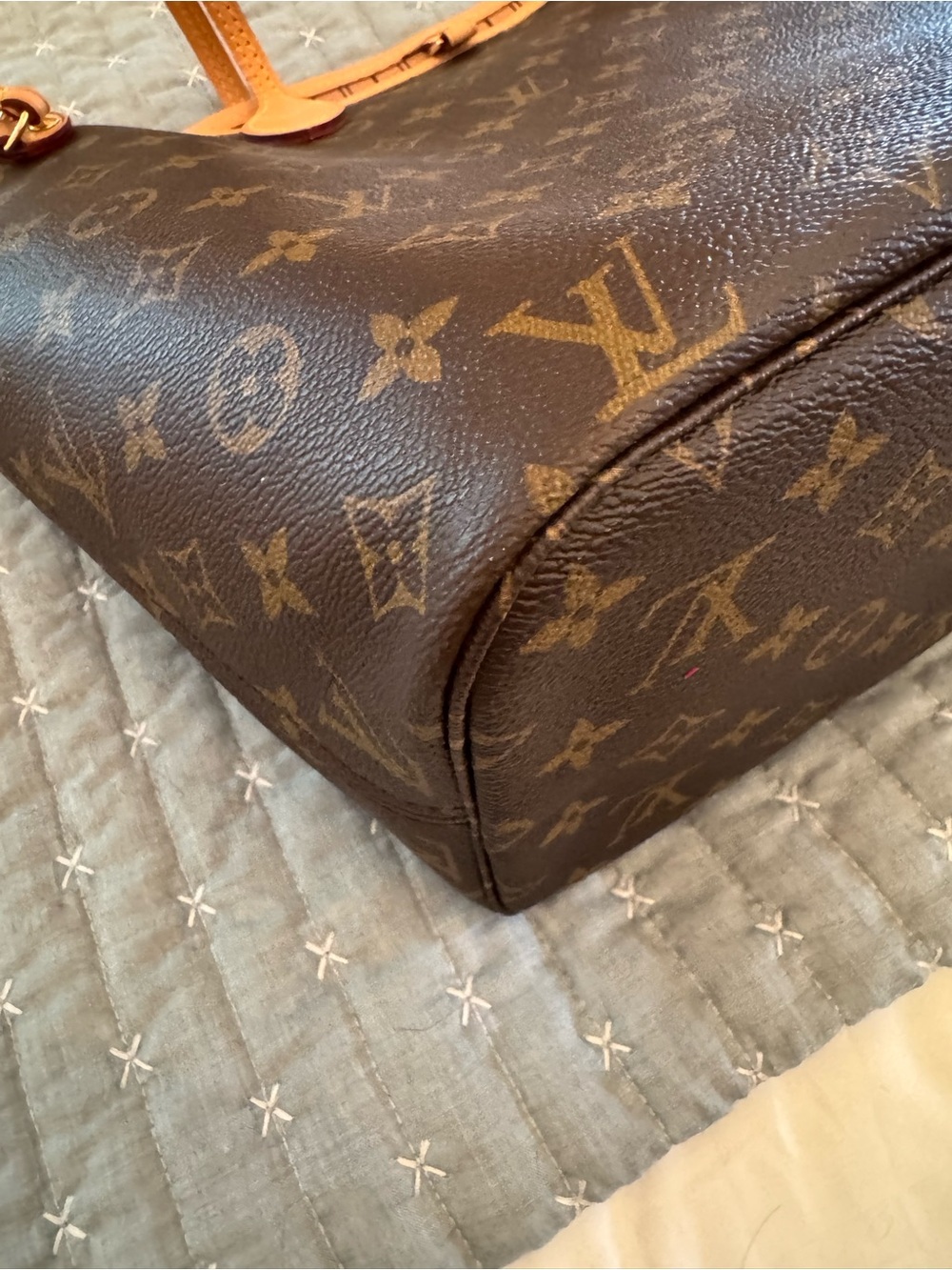 EUC Louis Vuitton Monogram Neverfull Tote MM with beige interior - Picture 10 of 15